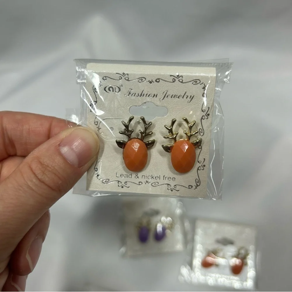 NWT One Pair of Buck Earrings Deer Gold Blue Orange Red Purple Jewelry Hunting